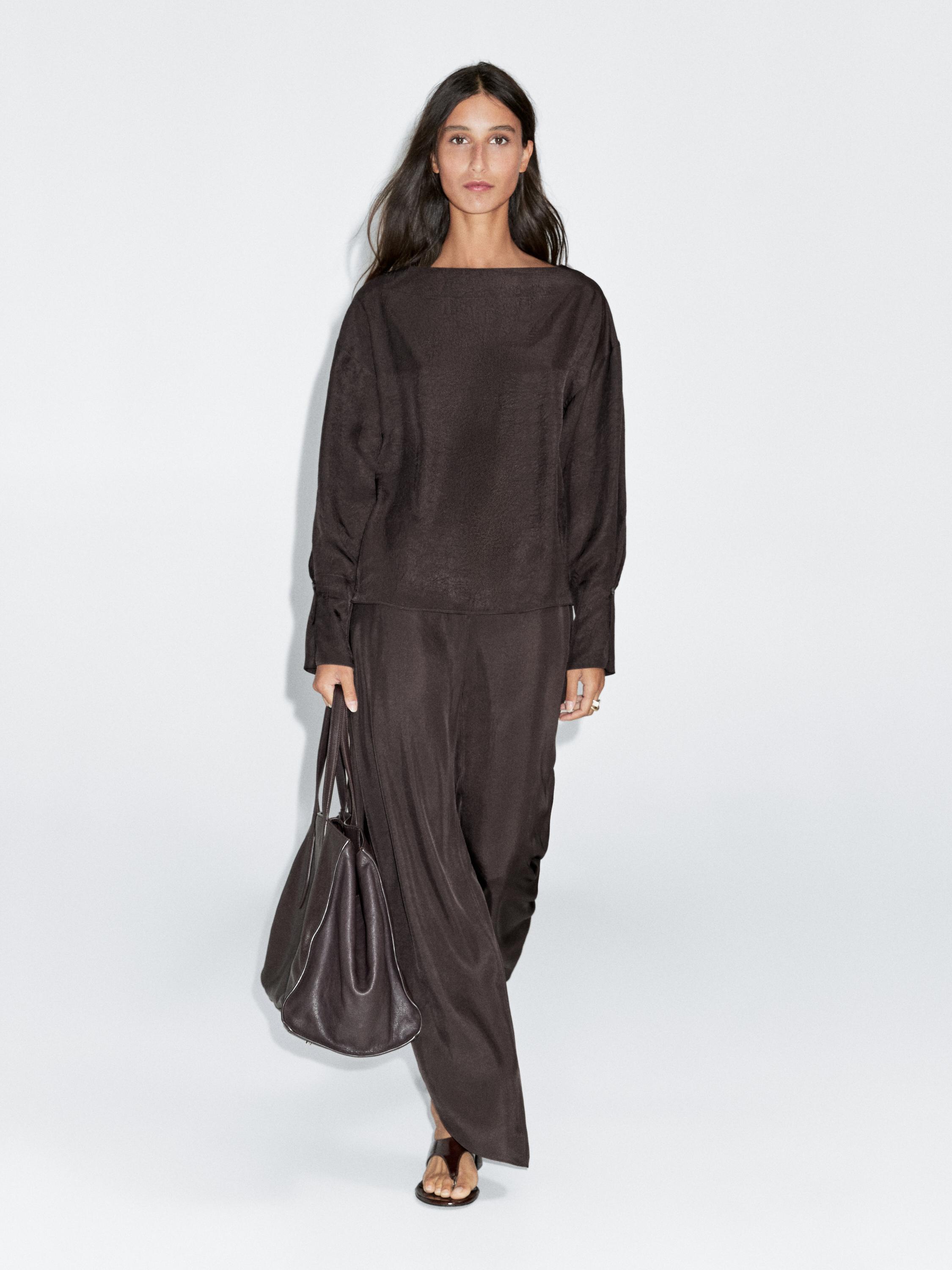 Flowing split hem trousers